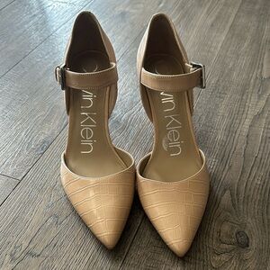 Calvin Klein Ankle Strap Pointed Toe Pump tan Sz 8